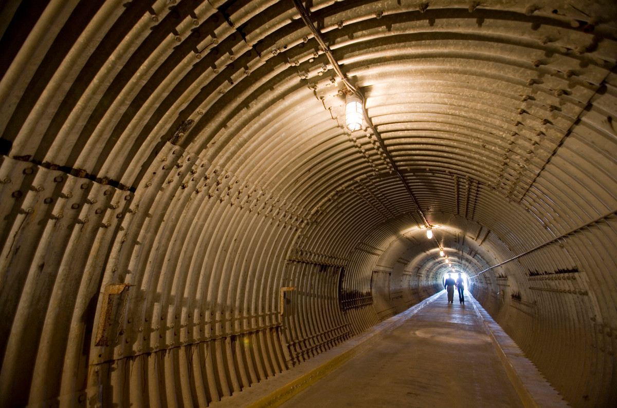 Theo các thông tin được công bố, hầm trú bom hạt nhân Diefenbunker được xây dựng từ năm 1959 - 1961 với sức chứa hơn 500 người.