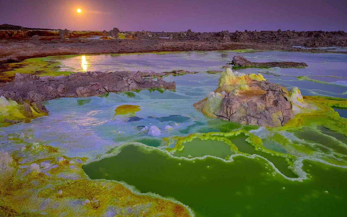 Không những vậy, vùng lõm Danakil có địa chất độc đáo trông giống như nơi sống của người ngoài hành tinh.