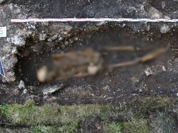 Tháng 1/2016, các nhà khảo cổ học của Viện Khảo cổ Áo đã phát hiện một vật mà họ tin là bộ phận cơ thể giả cổ nhất ở châu Âu trong cuộc khai quật một mộ cổ ở Hemmaberg, miền Nam nước Áo. Ngôi mộ thuộc về một người đàn ông.