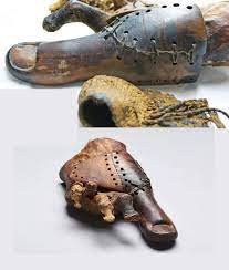 Ngón chân giả Greville Chester hiện được trưng bày tại Viện Bảo tàng Anh và có niên đại vào khoảng năm 600 năm trước Công nguyên. Nó được làm từ một hỗn hợp giấy cổ xưa gồm: linen, hồ từ mỡ động vật.