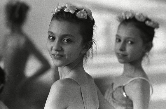 Gương mặt xinh đẹp của 2 vũ công ballet ở học viện Choreographic.