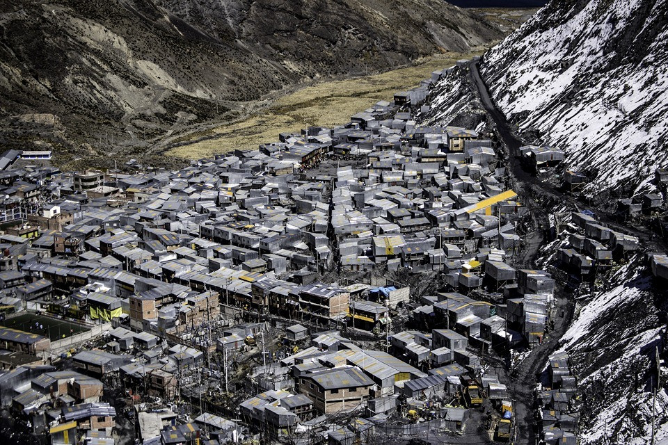 Người dân ở La Rinconada dường như thích nghi với môi trường nồng độ oxy thấp theo nhiều cách. "Có nhiều bằng chứng từ khắp nơi trên thế giới cho thấy thể tích phổi tăng ở những người tiếp xúc với độ cao lớn, đặc biệt là trước tuổi thanh thiếu niên", Cynthia Beall, giáo sư danh dự ngành nhân chủng học ở Đại học bảo tồn Case Western tại Ohio, lý giải.