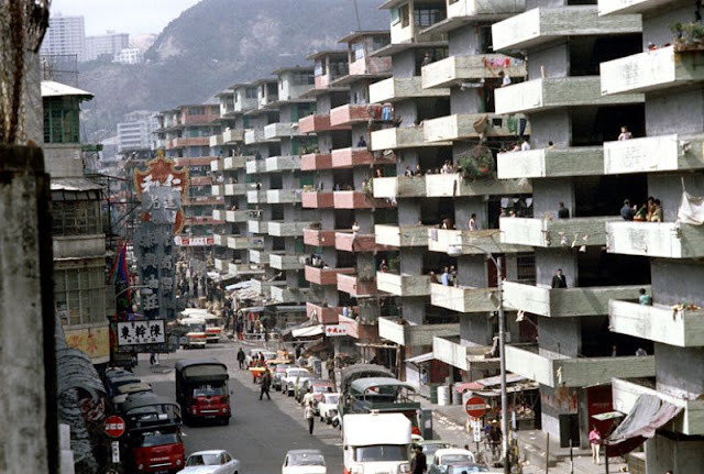 Những tòa chung cư được xây dựng san sát nhau. Ảnh chụp ở Hong Kong năm 1972.