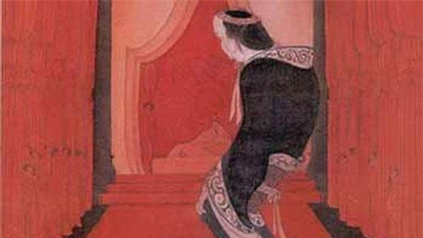 Ác độc không kém Lã Hậu là Giả Nam Phong. Bà là vợ của thái tử Tư Mã Trung - con trai Tấn Vũ Đế. Do con trai có trí não không bình thường nên Tấn Vũ Đế quyết định hỏi cưới Giả Nam Phong có ngoại hình xấu xí về làm con dâu. Khi trở thành thái tử phi, Giả Nam Phong 12 tuổi.