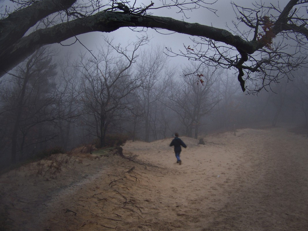 "Người chó" rất giỏi lẩn trốn. Nó được cho sống sâu trong rừng nên những thợ săn cũng không thể tìm thấy, tiêu diệt.