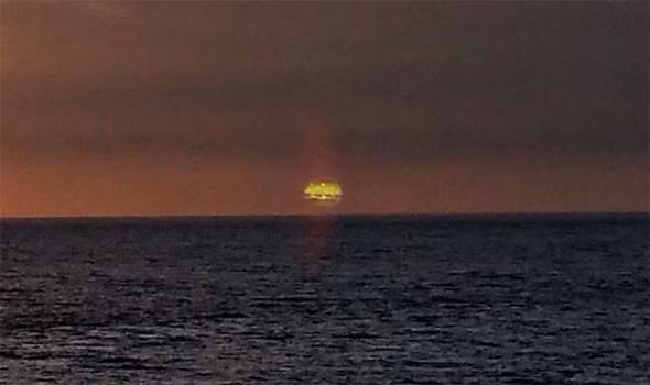 Andrew Greenwood, một trong những giáo viên tại trường trung học Westall, cho rằng chính phủ Australia có thể đã che giấu thông tin về việc UFO xuất hiện.