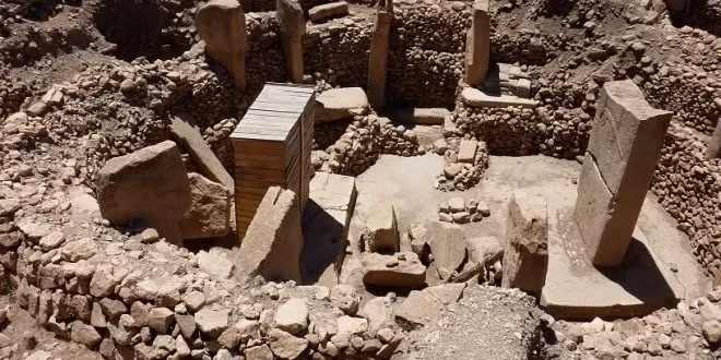 Quần thể cự thạch Gobekli Tepe được phát hiện ở Thổ Nhĩ Kỳ vào năm 1995. Nơi đây nhanh chóng trở thành địa điểm khảo cổ thu hút sự quan tâm của giới nghiên cứu.