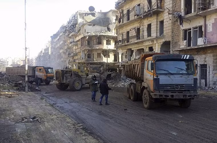 Một con đường dải nhựa đang dần hình thành ở đông Aleppo. Ảnh FNA