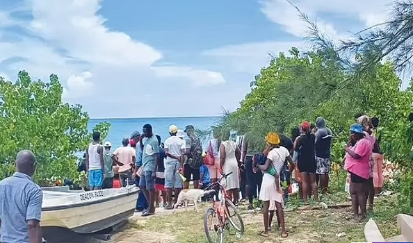 Đang bơi, thiếu niên 16 tuổi tử vong vì cá mập tấn công Dang boi, thieu nien 16 tuoi tu vong vi ca map tan cong