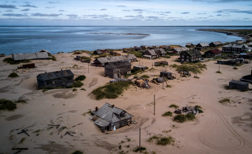 Independent đưa tin, làng Shoyna từng là một cảng cá sầm uất. Vào thời kỳ hoàng kim, cảng cá Shoyna gần như không đủ sức chứa hơn 70 tàu đánh cá ra vào mỗi ngày. (Nguồn ảnh: NYT)