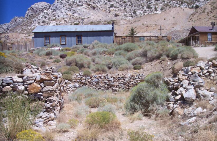 Ngày nay, 22 tòa nhà ban đầu của thị trấn vẫn còn tồn tại, bao gồm một số ngôi nhà ở, một nhà thờ cũng là nhà hát, một bảo tàng và một cửa hàng tổng hợp. Một số mỏ cũ cũng vẫn có thể tiếp cận được.