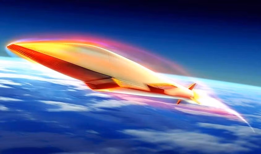 Cả 3 cường quốc quân sự này đều dành một sự quan tâm sâu sắc đến hệ thống siêu thanh, đều đặt các mục tiêu phát triển nên các loại vũ khí siêu thanh trên đa nền tảng chiến đấu, tạo nên những “mối đe doạ” theo nhiều cách khác nhau, ví dụ như tên lửa đạn đạo. Nguồn ảnh: en.topcor.ru.