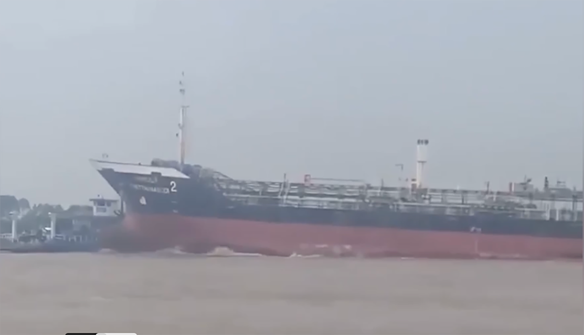 An Giang: Tàu hàng va chạm phà chở khách, nhiều người rơi xuống sông An Giang: Tau hang va cham pha cho khach, nhieu nguoi roi xuong song