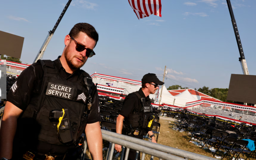 Mật vụ Mỹ tuần tra sau khi những tiếng súng vang lên tại cuộc vận động tranh cử của ông Trump ở Butler ngày 13/7.