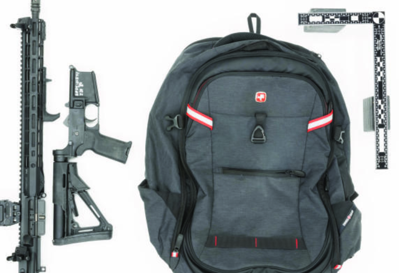 Bức ảnh thứ hai từ FBI cho thấy khẩu súng trường đã tháo rời của Crooks, được chụp cùng với chiếc ba lô mà anh ta được nhìn thấy đeo tại địa điểm diễn ra cuộc vận động của ông Trump ngày 13/7. 