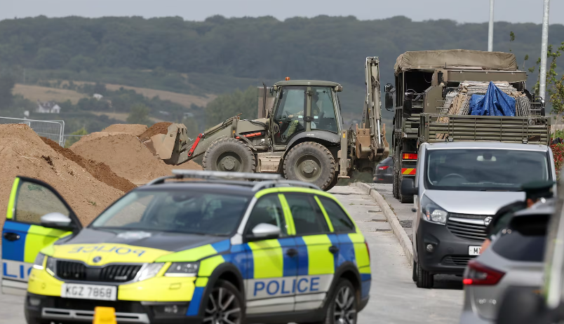 Hàng trăm hộ dân phải sơ tán vì quả bom thời Thế chiến II Hang tram ho dan phai so tan vi qua bom thoi The chien II