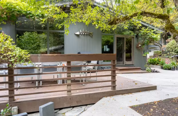 Kinh ngac ngoi lang nho do bon gia dinh xay dung-Hinh-3