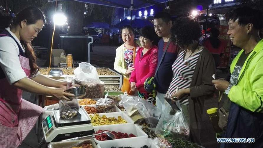 Các hộ gia đình ở làng Quách Lượng đều tham gia vào ngành du lịch, điều hành các nhà hàng, khách sạn và cửa hàng lưu niệm.