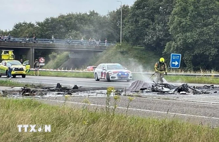 Rơi máy bay cỡ nhỏ ở Hà Lan, phi công thiệt mạng Roi may bay co nho o Ha Lan, phi cong thiet mang