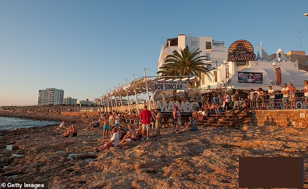 Rơi từ tầng 6 khách sạn, nữ du khách tử vong Roi tu tang 6 khach san, nu du khach tu vong