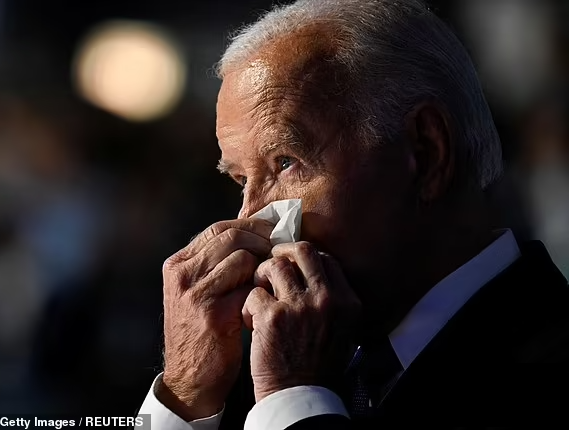 Tổng thống Biden xúc động rơi nước mắt khi phát biểu tại Đại hội toàn quốc Đảng Dân chủ.