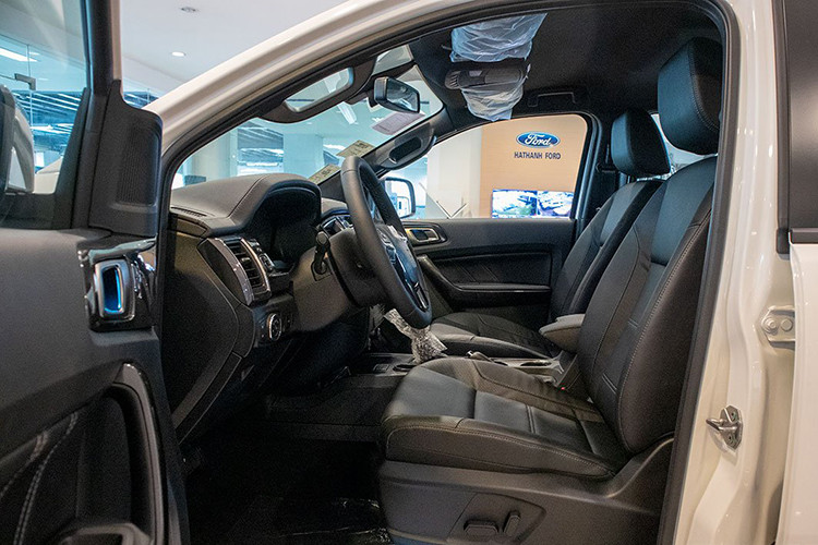 Đặc biệt, các mức ưu đãi cho tất cả các phiên bản Ford Everest bản Ambiente này đều chưa bao gồm gói quà tặng phụ kiện giá trị tùy theo chính sách từng đại lý và áp dụng cho các đời xe 2020.