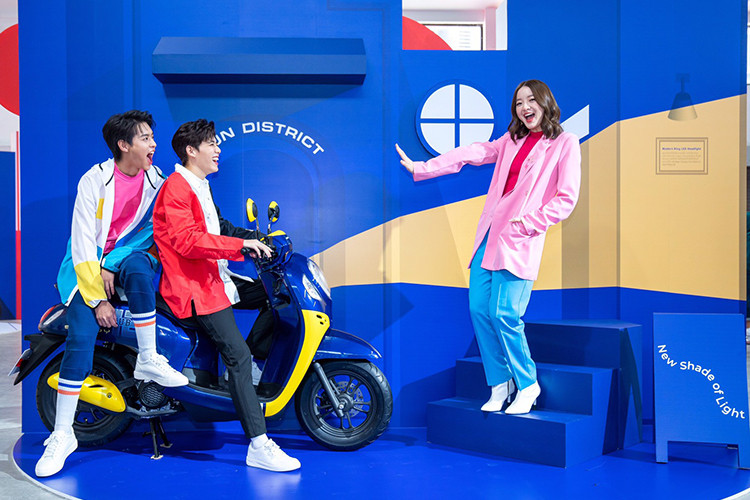 Về vận hành, Honda Scoopy 2021 tiếp tục sử dụng động cơ eSP dung tích 110cc tương tự như mẫu Honda Beat hay Genio. Trang bị động cơ này giúp xe có công suất 9 mã lực tại tua máy 7.500 vòng/phút và mômen xoắn cực đại 9.3 Nm tại tua máy 5.500 vòng/phút. Honda cho biết mức tiêu thụ nhiên liệu của động cơ eSP trên Scoopy chỉ là 1,7 lít/100km.