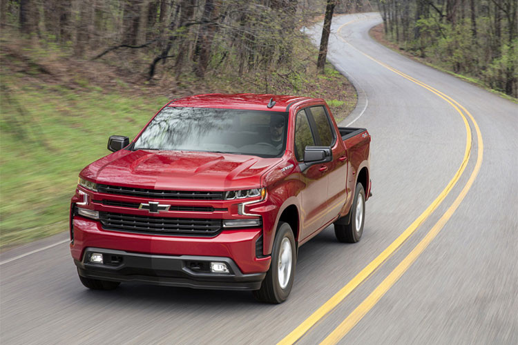 Sau khi trình làng trong triển lãm ôtô Detroit 2018 vào đầu năm nay, mẫu xe bán tải cỡ lớn Chevrolet Silverado 2019 mới đã chính thức được công bố giá bán. Theo đó, Chevrolet Silverado 2019 sẽ có giá khởi điểm từ 29.795 USD (tương đương 683 triệu đồng) tại thị trường Mỹ.