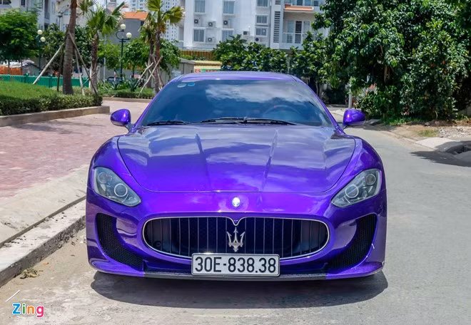 Chủ nhân chiếc xe đã độ lại phần đầu theo phong cách MC Stradale, phiên bản hiệu suất cao của dòng GranTurismo. Mẫu xe này cùng được chắp bút bởi xưởng Pininfarina với Ferrari nên có phong cách mềm mại, quyến rũ đặc trưng phong cách Italy.