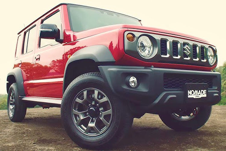 Xe sẽ chính thức có mặt tại các đại lý Nhật Bản từ ngày 3/4/2025. Mức giá xe Suzuki Jimny Nomade 2025 khởi điểm từ 2.651.000 yên (tương đương 430 triệu đồng). So với Jimny Sierra, phiên bản này đắt hơn 566.500 yên.