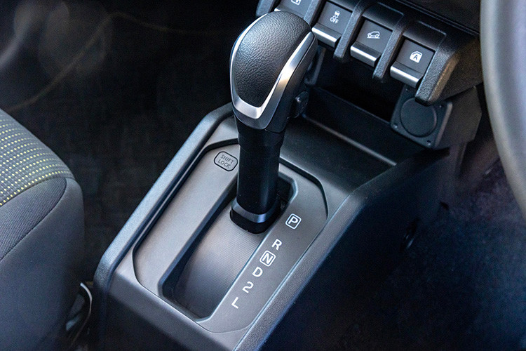 Hệ thống an toàn của xe bao gồm hệ thống hỗ trợ phanh bằng cảm biến (DCBS), hỗ trợ phanh khi lùi, kiểm soát khởi hành ngang dốc, kiểm soát hành trình thích ứng (ACC) trên phiên bản số tự động. Ngoài ra, xe còn được trang bị hệ thống ngăn chặn đạp nhầm chân ga (PMPD) đạt tiêu chuẩn của Bộ Đất, Hạ tầng, Giao thông và Du lịch Nhật Bản (MLIT).