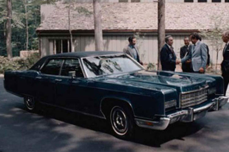Vào năm 1959, ông Khrushchev đã mua một chiếc Cadillac Fleetwood 75 của Mỹ với nội thất bọc nhung đỏ và được trang bị điều hòa.
