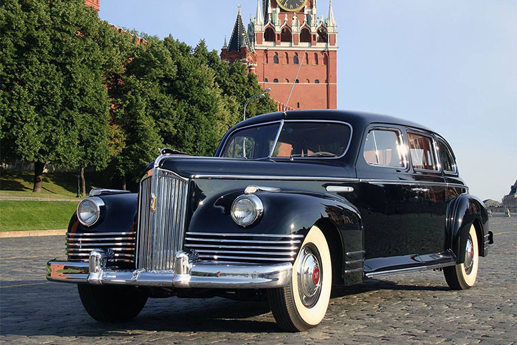 Tới năm 1945, chiếc xe sang ZIS 110 đã được thiết kế lại với nhiều cải tiến để cạnh tranh với mẫu Packard 180 đình đám của Mỹ và phiên bản bọc thép ZIS 115 đã được sản xuất riêng cho nhà lãnh đạo Stalin.