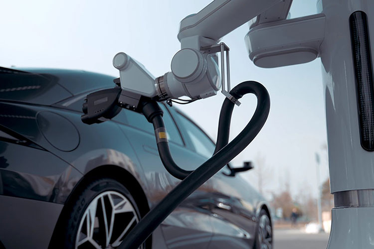 Xe oto Hyundai co the tu do, sac dien va tu chay khi du pin?-Hinh-2