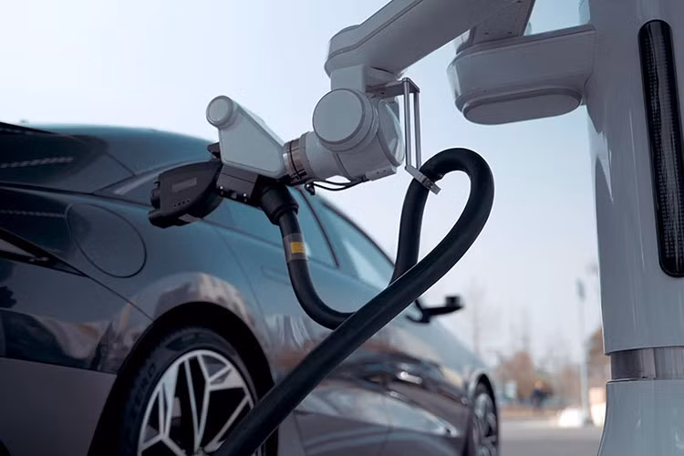 Xe oto Hyundai co the tu do, sac dien va tu chay khi du pin?-Hinh-2