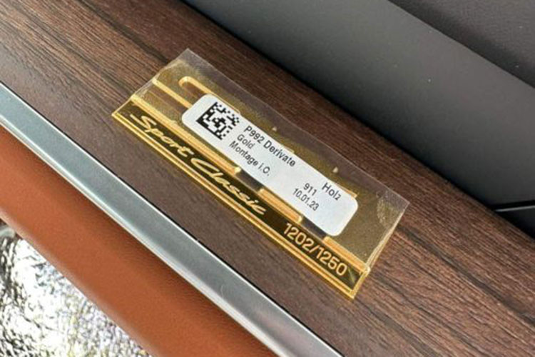 Việc Cường Đô la tậu Porsche 911 Sport Classic 2023 đã gây bất ngờ lớn với giới mê xe trong nước, điều này cũng cho thấy anh rất đam mê các mẫu xe thể thao 911 của Porsche. Hiện trong garage xe của Cường Đô la đang có 1 chiếc Porsche 911 GT3 thế hệ 992 và sẽ là cặp bài trùng của 911 Sport Classic 2023.