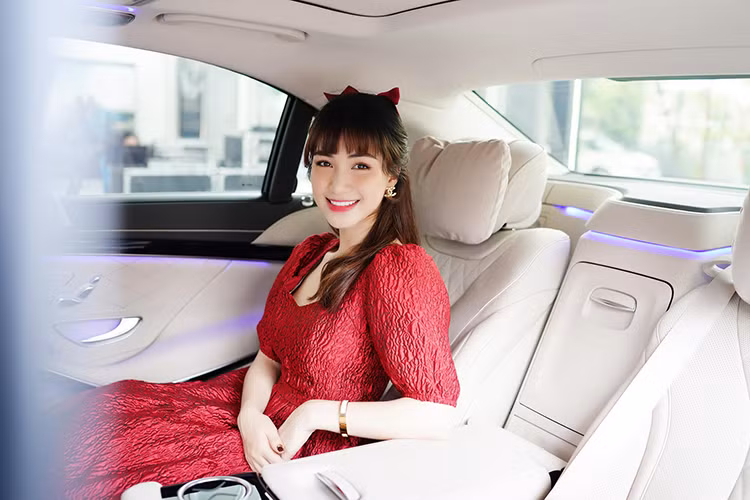 Mẫu xe sang Mercedes-Benz S450L Luxury cũng sở hữu hàng loạt các hệ thống an toàn như: hỗ trợ đỗ xe chủ động, bình chữa cháy, chức năng cảnh báo mất tập trung, chống trượt khi tăng tốc ASR, ổn định thân xe điện tử ESP và hỗ trợ ổn định xe khi gió thổi ngang, camera 360 độ phân giải cao, chức năng cảnh báo Pre- Safe, chống bó cứng phanh ABS, hỗ trợ phanh khẩn cấp.