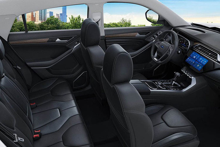 Một số tính năng hấp dẫn khác như đèn viền nội thất có 7 màu sắc tùy theo tâm trạng, sạc điện thoại không dây, hệ thống âm thanh 8 loa chất lượng cao… Mẫu xe này cũng được trang bị hàng loạt công nghệ hỗ trợ lái và an toàn tiên tiến cũng là điểm sáng công nghệ trên Ford Territory mới.