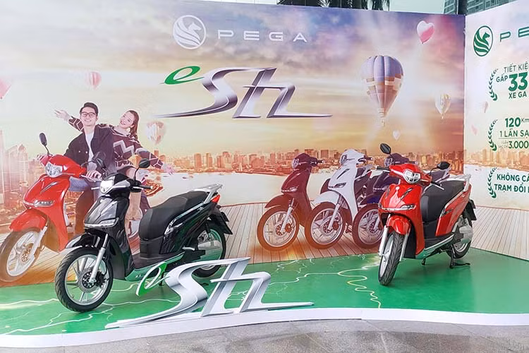 Pega tại Việt Nam vừa ra mắt thị trường mẫu xe máy điện mới có tên gọi eSH. Tại buổi lễ ra mắt tại Hà Nội, Pega tự tin sẽ cạnh tranh với đối thủ trực tiếp là mẫu xe ga cao cấp Honda SH mới. Cũng trong buổi ra mắt, hãng xe máy điện này đã đưa thông điệp "Cuộc chiến thần thánh", với mong muốn xe máy điện Paga eSH mới sẽ đè bẹp đối thủ.