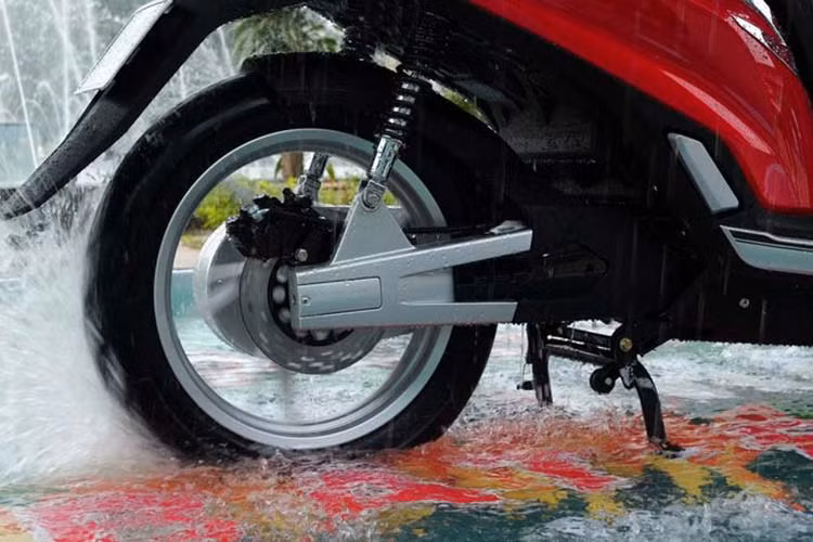 Cung cấp sức mạnh cho Pega là khối động cơ đồng bộ nam châm vĩnh cửu (PMSM) mới nhất, cho công suất cực đại là 5,3 mã lực và mô-men xoắn đạt 140 Nm. Theo nhà phân phối, động cơ này chỉ có ở trên các dòng ôtô điện đình đám như Tesla 3, Chevy Bolt hay Nissan Leaf,…