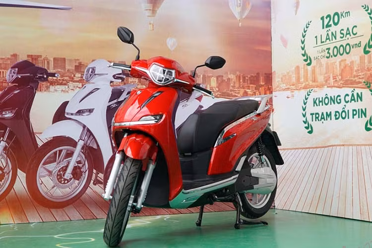 Về ngoại hình, Pega eSH 2020 mới sở hữu thiết kế ngoại thất khá bắt mắt. Mẫu xe có kích cỡ (dài x cao x rộng) 2230x1150x750mm, chiều cao yên xe là 780mm và trọng lượng 155kg. Mẫu xe này nặng hơn cả xe ga cao cấp Honda SH và được định vị phù hợp với nam giới hơn.