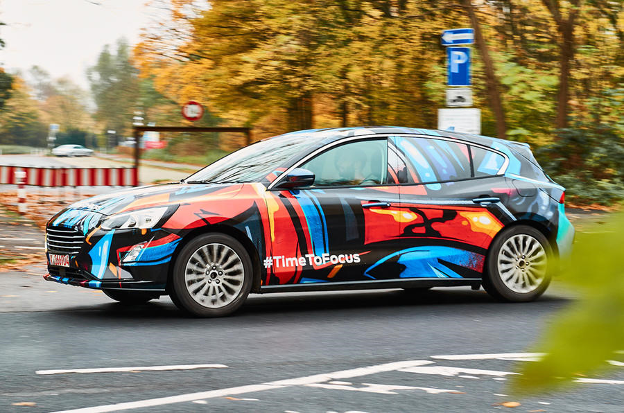 Mẫu xe Ford Focus 2019 thế hệ mới đã được phát triển bằng kinh nghiệm 20 năm qua. Theo phó chủ tịch phát triển sản phẩm của Ford ở châu Âu-Joe Bakaj, model này là một phần của chiến lược phát triển toàn cầu. Focus Mk4 mới được xác nhận sẽ tiết lộ vào ngày 10/4. 