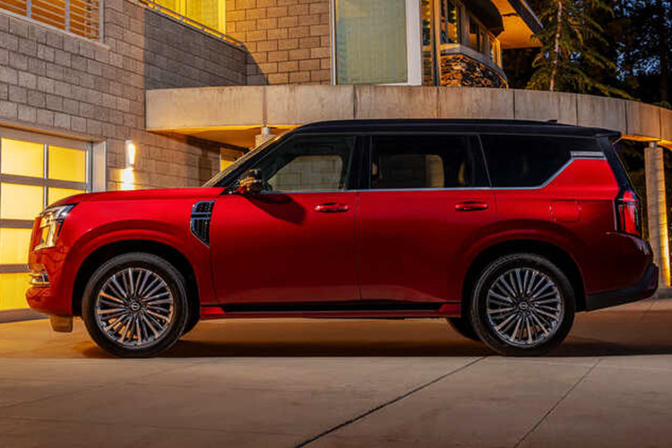 Mức giá xe Nissan Patrol 2025 tạm tính trong khoảng từ 4 - 4,1 tỷ đồng, thấp hơn đáng kể so với Toyota Land Cruiser VX chính hãng (hiện có giá gần 4,6 tỷ đồng). Mặc dù thông tin trên chưa được Nissan Việt Nam xác nhận, nhưng một số khách hàng đã đặt cọc để sở hữu mẫu xe này. 