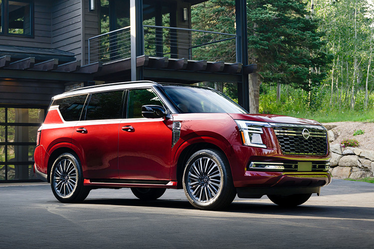 Thông tin Nissan Patrol 2025 mới có thể xuất hiện tại Việt Nam vào tháng 5/2025 gây không ít bất ngờ. Bởi lẽ, mẫu xe này chỉ vừa ra mắt toàn cầu vào tháng 9/2024, nhưng đã được nhận đặt cọc tại Việt Nam từ cuối năm 2024 và cạnh tranh với đối thủ Toyota Land Cruiser.