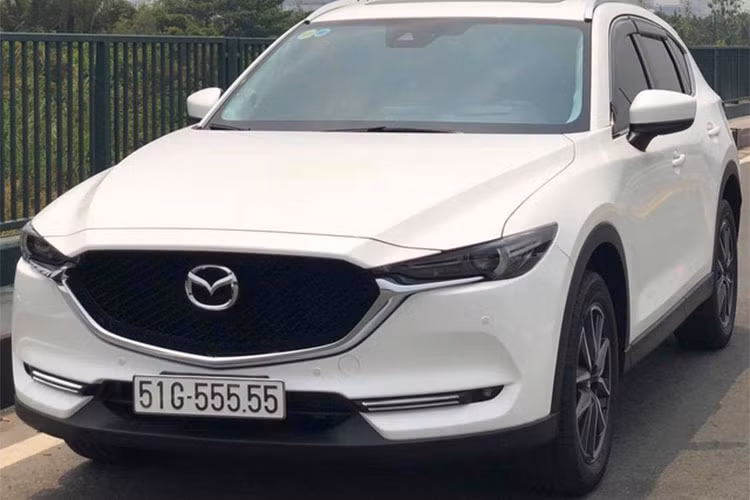 Mazda CX-5 được xem là một trong những “con át chủ bài” trong chiến lược cạnh tranh của Mazda trên toàn cầu. Thế hệ trước đó của mẫu xe này cũng đã chiếm 25% tổng doanh số toàn cầu của hãng xe này và tại thị trường ôtô Việt Nam, nó cũng luôn đạt doanh số cao nhất dòng CUV.