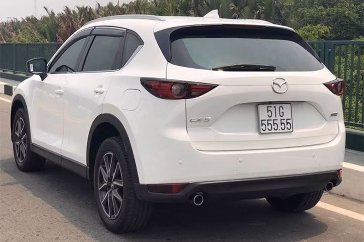 Bộ khung của mẫu xe CX-5 phiên bản 2018 cũng đã được hãng xe ôtô Mazda, Nhật Bản cải tiến giúp độ cứng khi xoắn tăng thêm 15% nhờ thép cường lực ở cột A và B. Ngoài ra, độ ồn cũng giảm 1,3 dB. Hơn nữa, hãng xe Nhật cũng tối ưu hóa vị trí tương đối giữa trục bánh xe trước và cột A giúp cho việc vận hành ổn định hơn.
