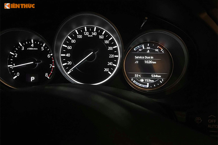 Về động cơ, Mazda CX-5 thế hệ mới vẫn sử dụng 2 phiên bản động cơ đã từng trang bị ở thế hệ đầu tiên là Skyactiv 2.0L (153hp/200Nm) và 2.5L (188hp/251Nm), đi kèm hộp số tự động 6 cấp. Đặc biệt, hai phiên bản 2.5L được trang bị thêm: Hệ thống hiển thị thông tin trên kính lái HUD thế hệ mới và hệ thống hỗ trợ an toàn i-Activsense.