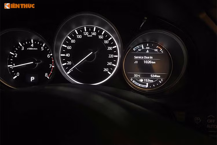 Về động cơ, Mazda CX-5 thế hệ mới vẫn sử dụng 2 phiên bản động cơ đã từng trang bị ở thế hệ đầu tiên là Skyactiv 2.0L (153hp/200Nm) và 2.5L (188hp/251Nm), đi kèm hộp số tự động 6 cấp. Đặc biệt, hai phiên bản 2.5L được trang bị thêm: Hệ thống hiển thị thông tin trên kính lái HUD thế hệ mới và hệ thống hỗ trợ an toàn i-Activsense.