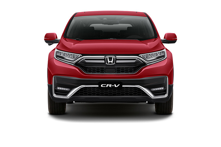 Về kiểu dáng Honda CR-V 2020 tại Việt Nam nhìn chung vẫn có nhiều điểm tương đồng với thế hệ trước, tuy nhiên xe được trang bị thêm ốp cản trước, cản sau và mâm xe mới. Đèn pha và cos của Honda CR-V 2020 vẫn không thay đổi như dạng halogen ở bản E và LED ở hai bản G và L.
