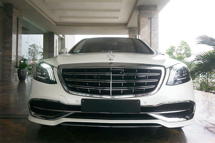 Mercedes-Maybach thế hệ mới hiện đang được phân phối chính hãng một phiên bản duy nhất đó là S450 4Matic 2018 và mẫu xe siêu sang này hiện đang có giá bán 7,219 tỷ đồng tại Việt Nam. Mới đây nhất, một chiếc Mercedes-Maybach S450 4Matic 2018 đã xuất hiện tại Thanh Hoá.